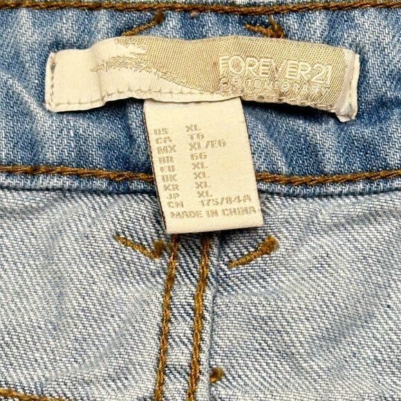 Forever 21 Light Wash Denim Skirt Button Front Size XL - Picture 9 of 9